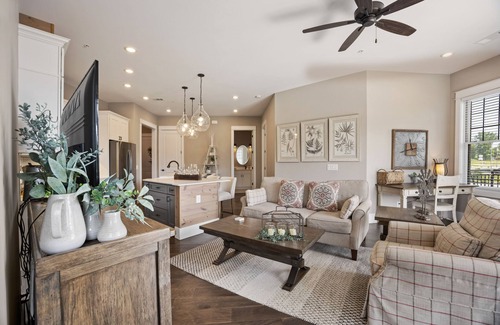 Blue Ridge Condo | Heart of Downtown-Condo with Balcony- Amazing Views- Walk to Everything!
