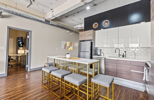 Downtown Dallas Apartment | Heart of Downtown Dallas: 2BR 2BA Getaway
