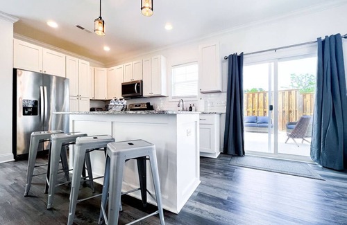 Wilmington House | Heart of Downtown- pet-friendly ILM retreat!