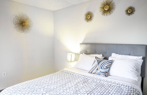 Cortez Hill Apartment | Heart of Downtown /Pool - Jacuzzi