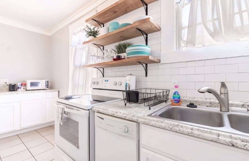Columbus House | Heart of Downtown, Shops & Dining - Cozy Craftsman