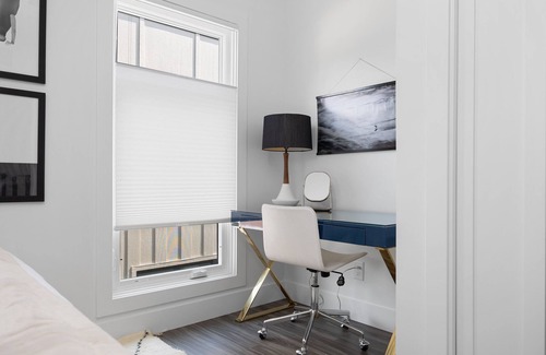 Traverse City House | ⭐️ Heart of Downtown ⭐️ Walk to Beach ⭐️ Private Rooftop ⭐️ Corner Unit ⭐️