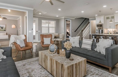 Amarillo House | Heart of Heritage Hills Home