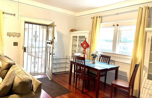 Pico-Union Apartment | Heart of LA - Korea Town bungalow