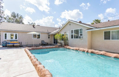 Los Serranos House | Heart of LA Large single level pool BBQ home