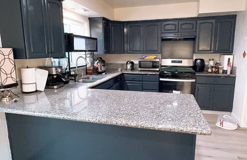 Westminster House | Heart of Little Saigon. n15 mins to the beachnSoothing 2-bedroom in Westminster