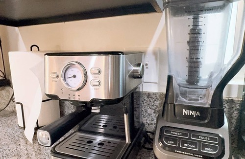 Westminster House | Heart of Little Saigon. n15 mins to the beachnSoothing 2-bedroom in Westminster