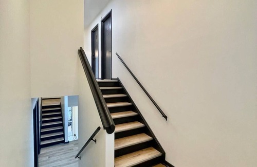 Midtown Apartment | Heart of Midtown, Mins to UNMC & Dining