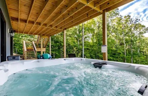 Lindseyville House | *Heart of Nolin Lake*Hot Tub*Balcony*Lake Front*