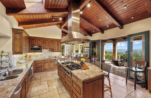 Sonoma House | Heart of Oaks Ranch - A Private Hilltop Wine Country Retreat