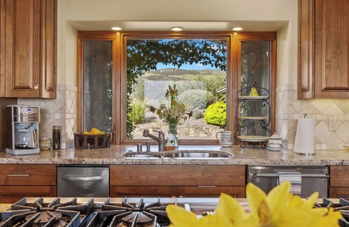Sonoma House | Heart of Oaks Ranch - A Private Hilltop Wine Country Retreat