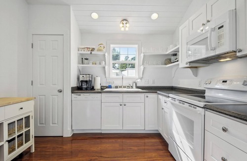 Bay St Louis Cottage | Heart of Old Town, Bike/Walk to Beach/Shops/Dining/Bars, Perfect Location