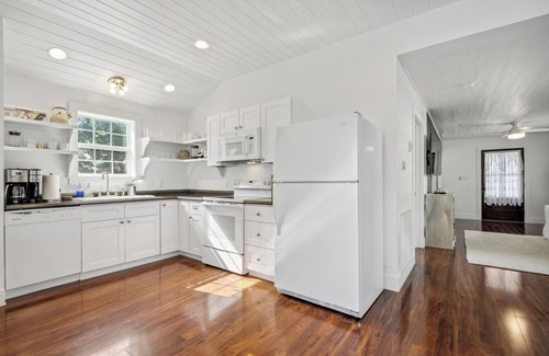 Bay St Louis Cottage | Heart of Old Town, Bike/Walk to Beach/Shops/Dining/Bars, Perfect Location
