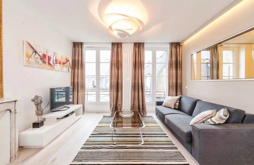 Bonne-Nouvelle Apartment | HEART of Paris, MONTORGUEIL, Les Halles, Louvre.