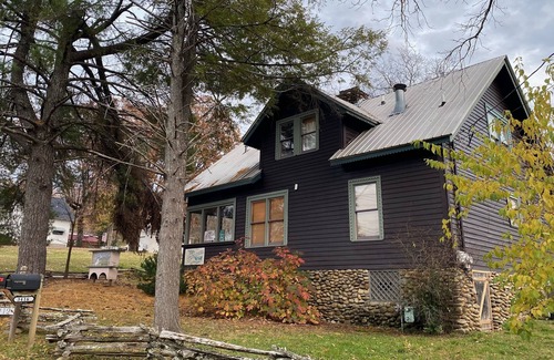 Pigeon Forge Cottage | Heart of Pigeon Forge