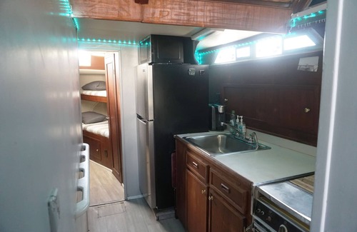 Fox Point Boat Rental | Heart of Providence - 42 ft. Heated House Boat