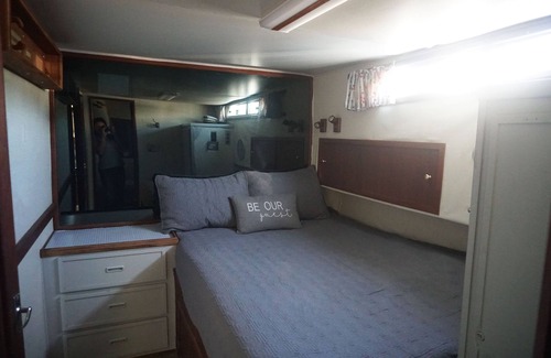 Fox Point Boat Rental | Heart of Providence - 42 ft. Heated House Boat