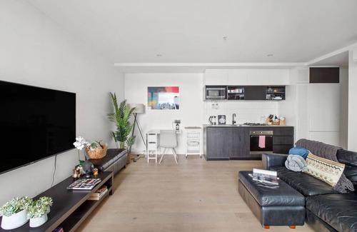 Richmond Apartment | Heart of Richmond Hideaway with Spacious Balcony