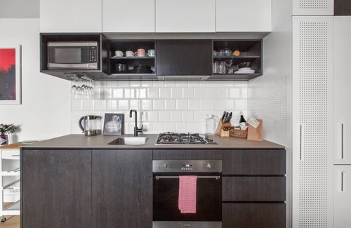 Richmond Apartment | Heart of Richmond Hideaway with Spacious Balcony