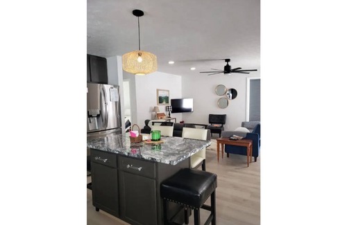 Stanton House | Heart of RRG- New Modern Roadside Cabin-Wifi