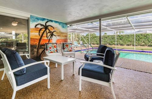 Southgate Villa | Heart of Sarasota: Remodeled 3 bedroom pool villa 2.8 Miles from Siesta Key
