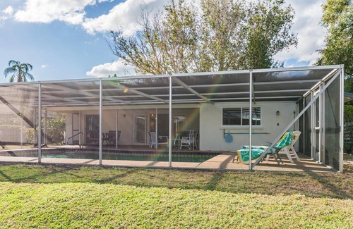 Southgate Villa | Heart of Sarasota: Remodeled 3 bedroom pool villa 2.8 Miles from Siesta Key