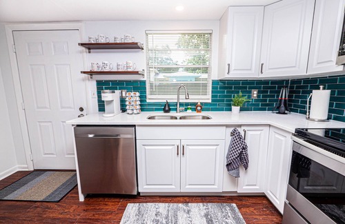 Lakeland House | Heart of South Lakeland in adorable neighborhood!