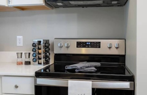 Montgomery Apartment | Heart of the City | Cozy Urban Getaway