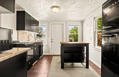 Historic Uptown Apartment | Heart of the City Hideaway 1 bed, 1 bath