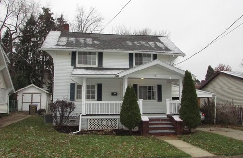 Cuyahoga Falls House | Heart of the Falls! Cozy for 2, Spacious for 8, Close to everything!