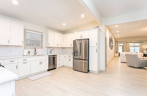Cherokee Triangle House | Heart of The Highlands | 5BR 4BA w/HotTub +Parking