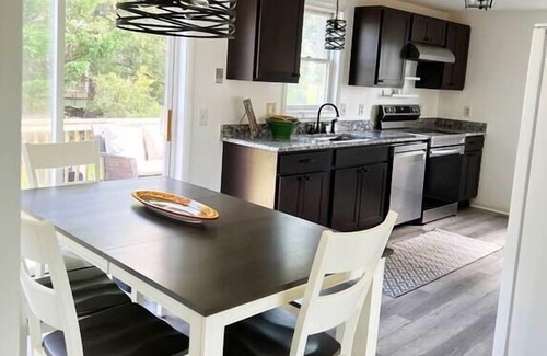 Tilghman House | Heart of Tilghman Island | Pet Friendly | Perfect for Weddings Guests & Families