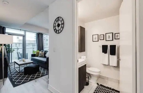 Toronto Entertainment District Apartment | Heart of Toronto Cozy Apartment. Walking distance to all major landmarks/venues!