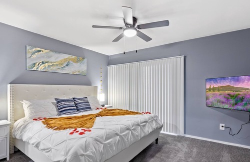 Towson Apartment | Heart of Towson Pool Balcony Gym King Parking