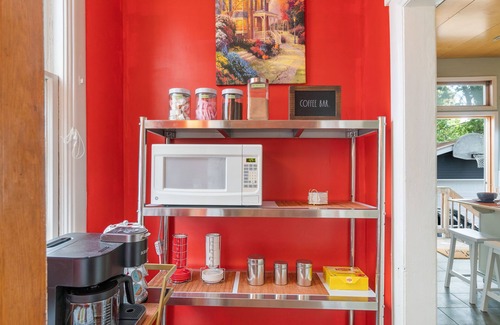 Whittier Apartment | Heart of Uptown - Victorian Retreat