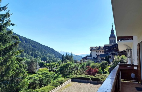 Le Grand-Bornand Apartment | Heart of Village and Slopes 5min away + Parking