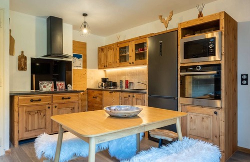 Le Grand-Bornand Apartment | Heart of Village and Slopes 5 mins away + Parking