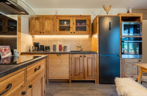 Le Grand-Bornand Apartment | Heart of Village and Slopes 5 mins away + Parking