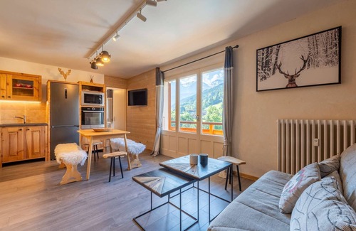 Le Grand-Bornand Apartment | Heart of Village and Slopes 5 mins away + Parking