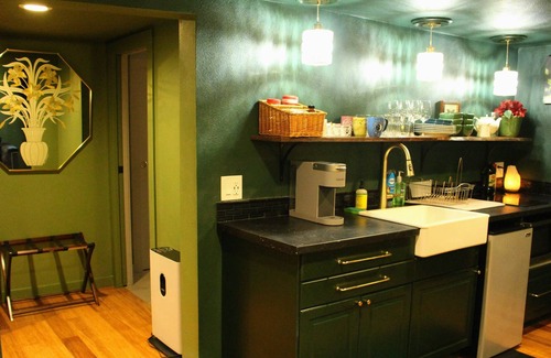 Woodstock Apartment | Heart of Woodstock, 10 min walk to Reed