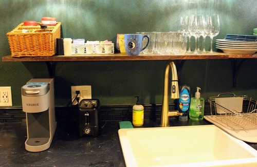 Woodstock Apartment | Heart of Woodstock, 10 min walk to Reed