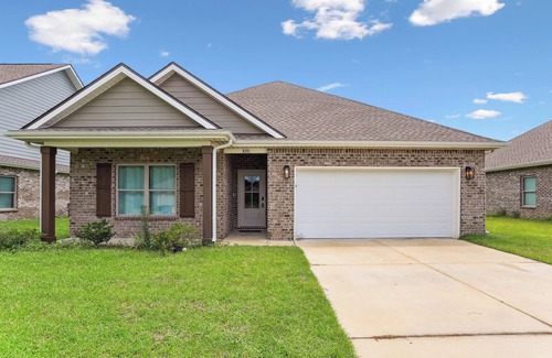 Foley House | Hearth & Haven 4BR w/Game Room + Fire Pit Walk to Foley Sports Complex