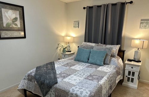 Twain Apartment | Heartland Hideaway is close to downtown, Kinnick Stadium, UIHC and Carver