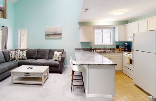 Surfside Beach Condo | Heartwarming condo w/pool, balcony, TV, & W/D-snowbird-friendly