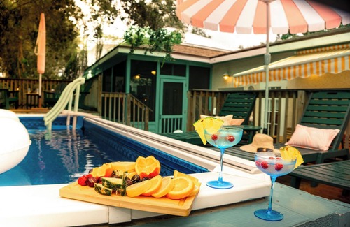 St. Augustine House | Heated Cocktail Pool, Putt Putt, Bowling, BBQ, Nintendo, Ping Pong, Pet Friendly