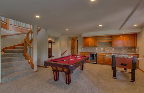Montgomery Estates House | Heated Indoor Pool, Arcade, Sauna, Theater Room, Pool Table, Foosball, Spa, Mansion – The Titan