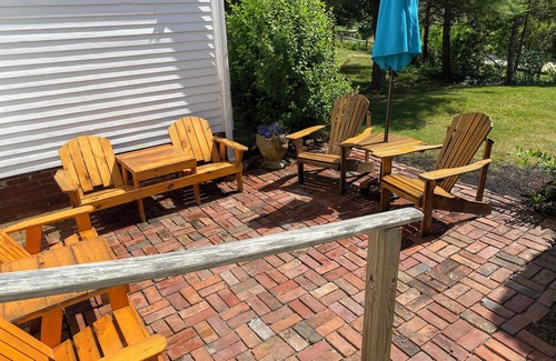 West Dennis House | Heated Pool, 5 bdrm, 3 sitting rooms, 2 porches, central air, ample parking