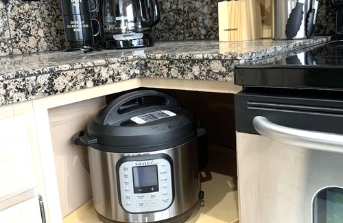 East Mesa House | Heated pool! A coastal cottage in the desert! Three week maximum per stay.