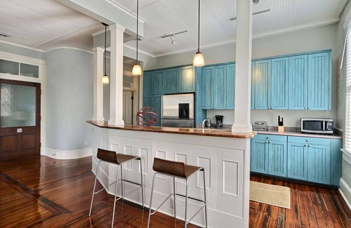 Historic Downtown Savannah Apartment | Heated Pool Access | 5*Clean | Flex Cancelation
