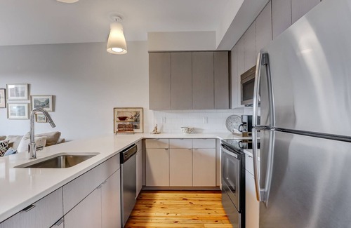 Historic District - North Condo | Heated Pool Access | Broughton Street Rental